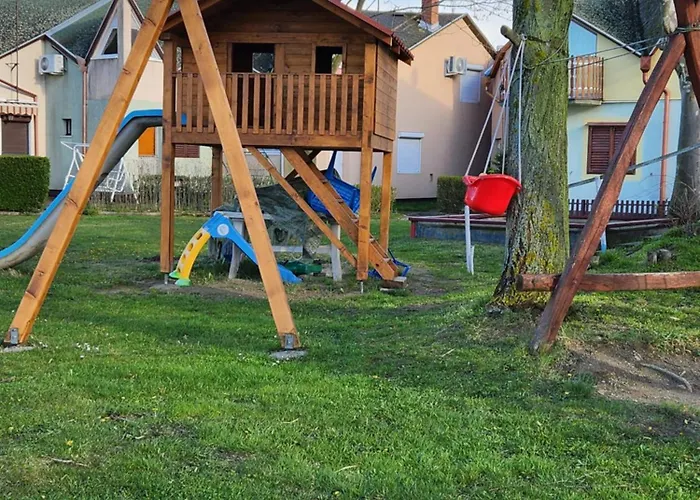 Haz A Szigeten 度假居 *